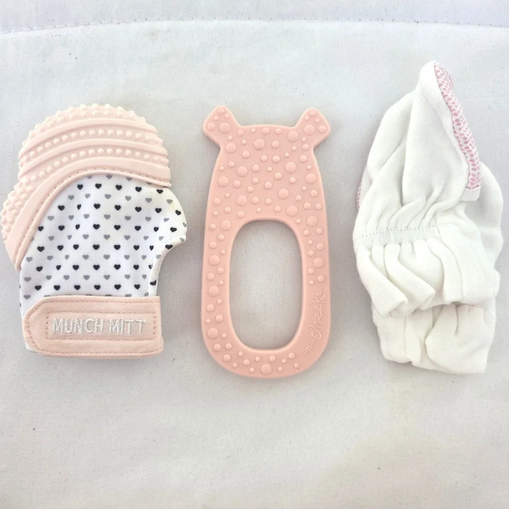 Munch‎ Mitt Teething Mittens and Bear Teether Set Pink